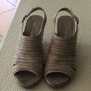 Aerosoles ankle bootie style shoes